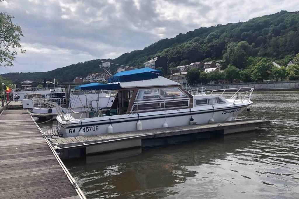 Bateau  Tsilaosa Au Coeur De Namur Hotel Luaran gambar