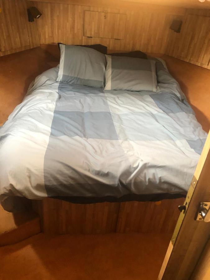 Bateau  Tsilaosa Au Coeur De Namur Hotel Luaran gambar